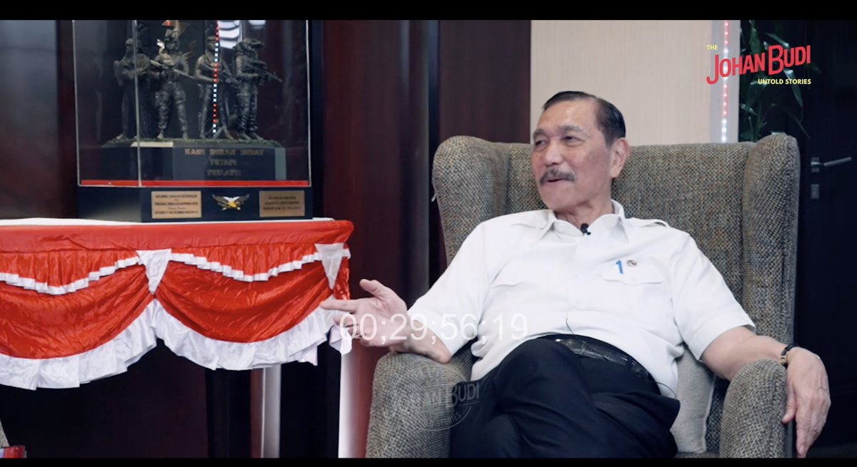 LambeSahamjja's tweet photo. luhut cerita orang investor sekarang takut karena takut dibilang merugikan negara kalo bisnisnya rugi

dia kasih contoh ceo family office di bali sampe takut karena isu merugikan negara padahal itu resiko bisnis biasa

luhut bilang kalo emang ada suap baru itu masalah tapi kalo rugi doang ya wajar namanya bisnis

makanya dia bahas soal business judgement rule ini bareng pakar hukum kayak mahfud

mereka mau rumusin ulang definisi kerugian negara biar acuannya jelas pake standar un charter

tujuannya biar ada kepastian hukum sehingga investor berani ambil resiko lagi

ini rencananya bakal dimasukin ke revisi undang undang tipikor lewat omnibus law