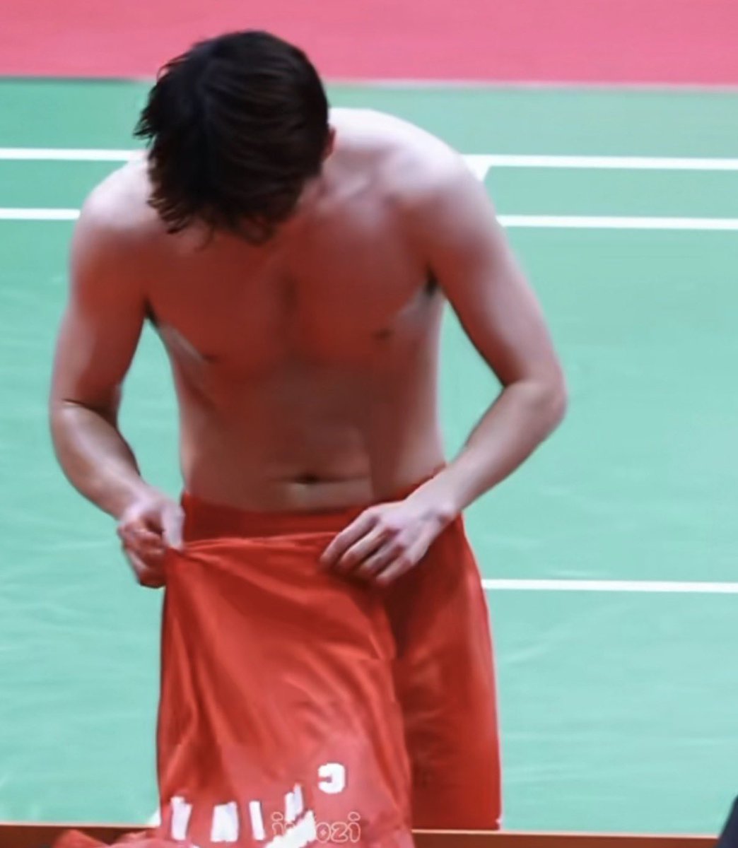 shrtlssbdmntn's tweet photo. Pesona laki orang berbulu ketek lebat tuh emang paling2 yah 🙈😆 #wangchang #shirtlessbadminton #asiangames2026 #羽毛球 #badminton #armpit #ketek https://t.co/SoGcGHeAj1