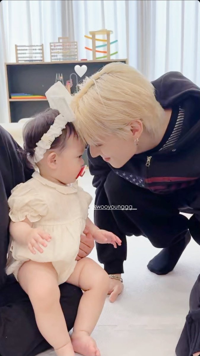 JWYcomfort's tweet photo. Wooyoung with babies 😭🫳🏻 https://t.co/2yWkk6cyz0