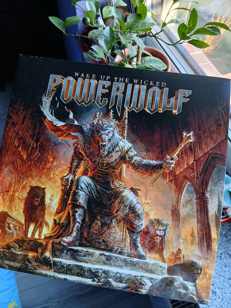 topielka's tweet photo. Jestem zesrana... kocham powerwolf  
(i moja siostre która mi sprezentowała to cudeńko) https://t.co/yX6AgX8Bmc