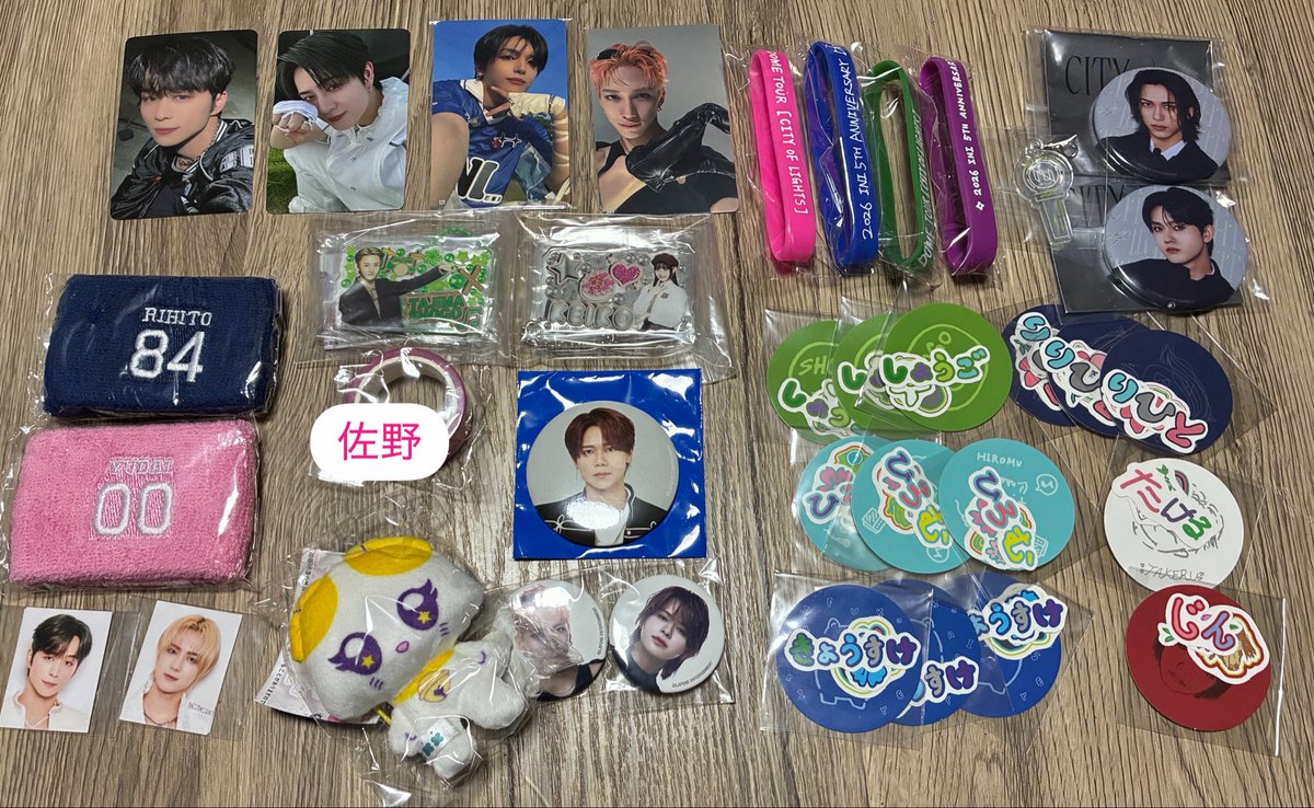 ikachaikacha's tweet photo. INI カプセルトイ 缶バッジ　トレカ

【譲】 
写真(過去グッズ含む)

【求】
西、木村、尾崎求めています。
今回のカプセルトイ優先ですが、過去のものも検討可

優先↓
顔アクキー、キーキャップ
トレカ 西148 尾崎149
ステッカー尾崎

京セラ2日目手渡しor郵送希望
#INI交換 https://t.co/TyQvPIbtP3