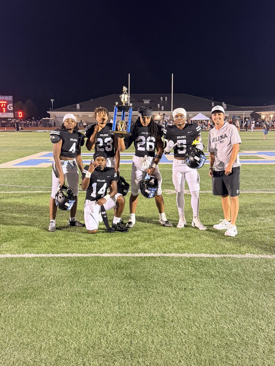 Austin_Yelton's tweet photo. 265 yards rushing and a big win! #HOTH https://t.co/oGSZN1iYva