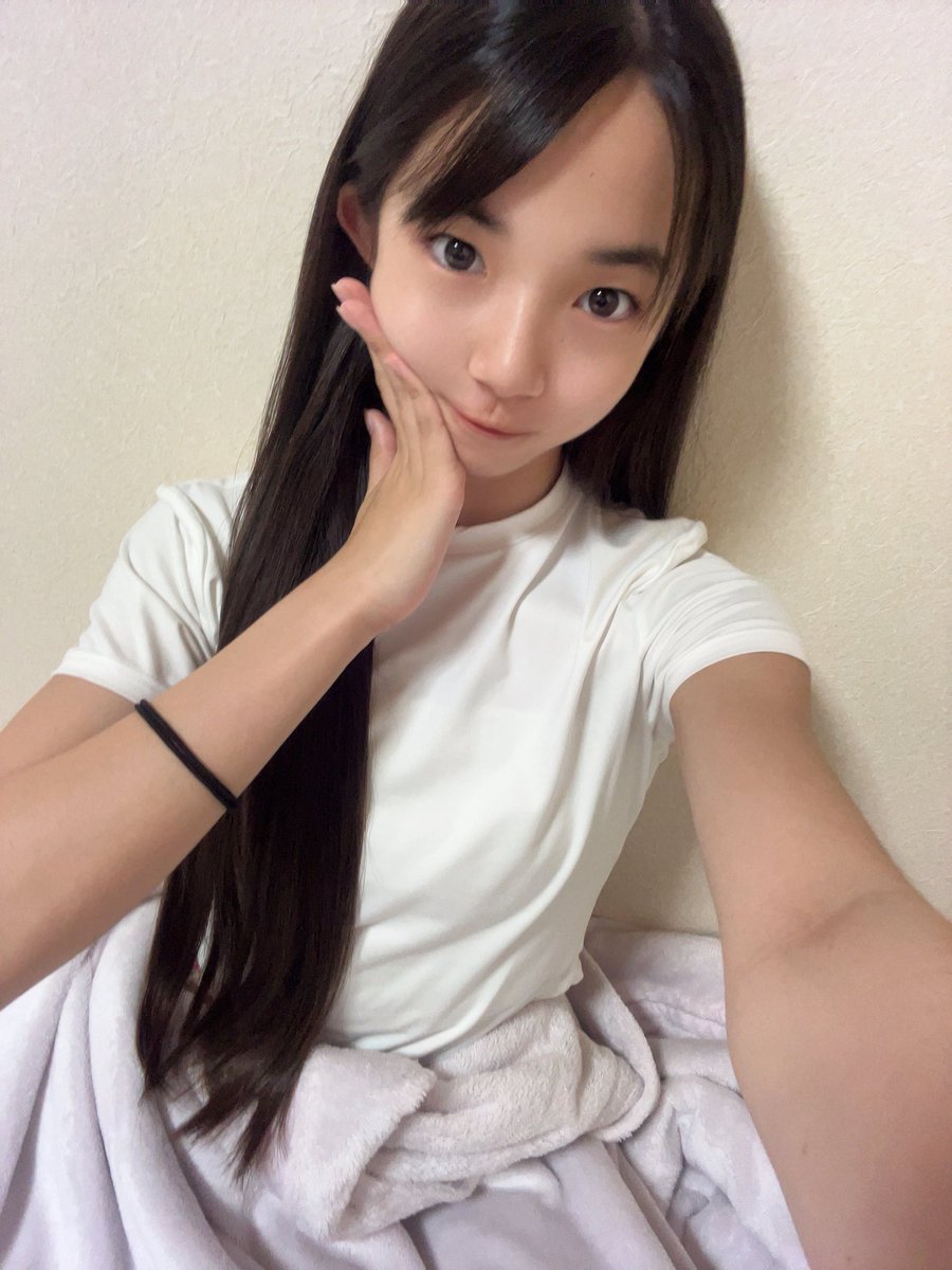 me310501's tweet photo. 明日は朝？昼？くらいから友達と少しお出かけしてからレッスン行くよ〜♡
«٩(*´ ꒳ `*)۶»ﾜｸﾜｸ
いーっぱい踊ってくる！！

撮影会の写真たくさんあげて欲しいな〜♡

#藤竹美衣
#みい
#JC1
#拡散希望︎
#美少女図鑑
写真撮るの忘れてた、、、似てるけど許してね！ https://t.co/EKZyybVCK6