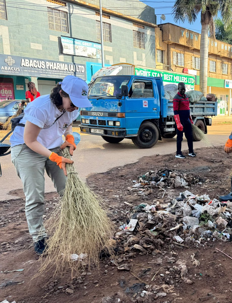 min_waterUg's tweet photo. #MWEworks: @min_waterUg - Northern Region Officials together with a Delegation from @KfW who are on a Monitoring Mission in the Region joined the cleaning exercise in Lira City.
#NationalCleaningDay

@UgandaMediaCent @GCICUganda https://t.co/GsucAIlZcD