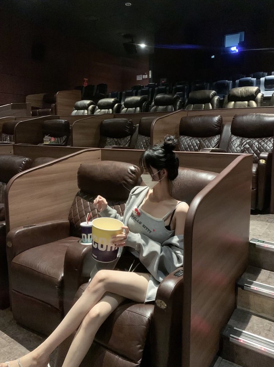 Muamuaprpr's tweet photo. #重庆
     谢谢请我看电影，非常开心
  映画を招待いただき、ありがとうございます。とても嬉しい https://t.co/nZe3mcQHHb