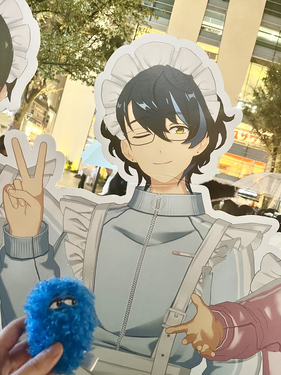puumya's tweet photo. 最終日の終了1時間前にスーツのまま潜り込んできたのだけれど、鮨詰状態の混雑で撮影列がすごいことになってたね... https://t.co/2DHUfWPqbD