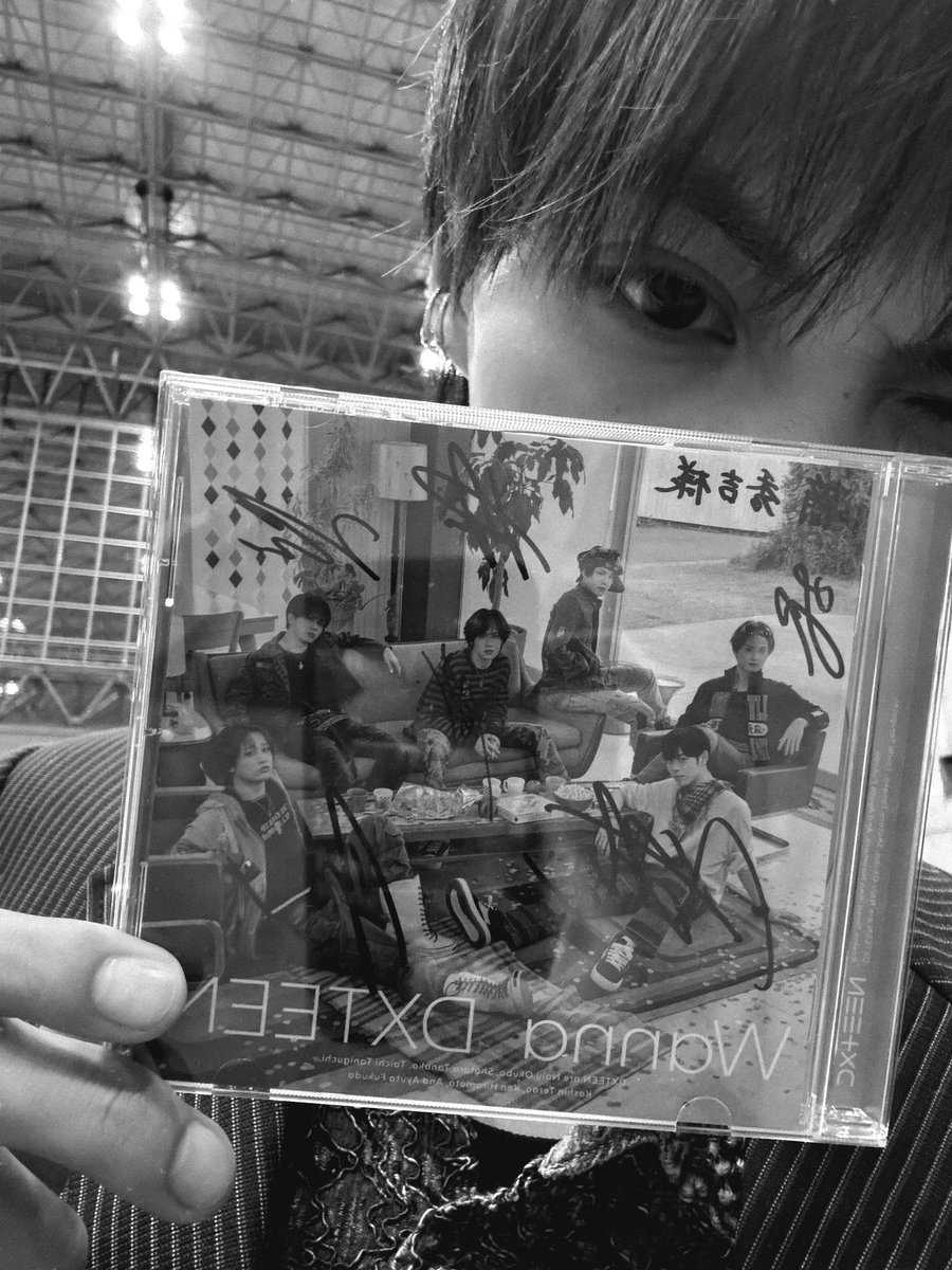 kya_lpn's tweet photo. 簡さんがWannaを貰っているーー😭😭😭👏🏻👏🏻👏🏻 https://t.co/SsjYxTsuhj