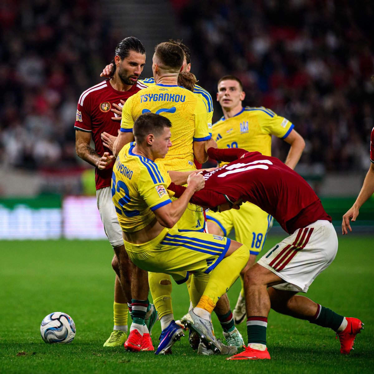 Anfield_eraa's tweet photo. 🇭🇺 Kerkez didn’t realize it was already time for the shirt swap, and even Szoboszlai had no idea what was going on 😂 #HUNUKR https://t.co/Gefttf8zkX