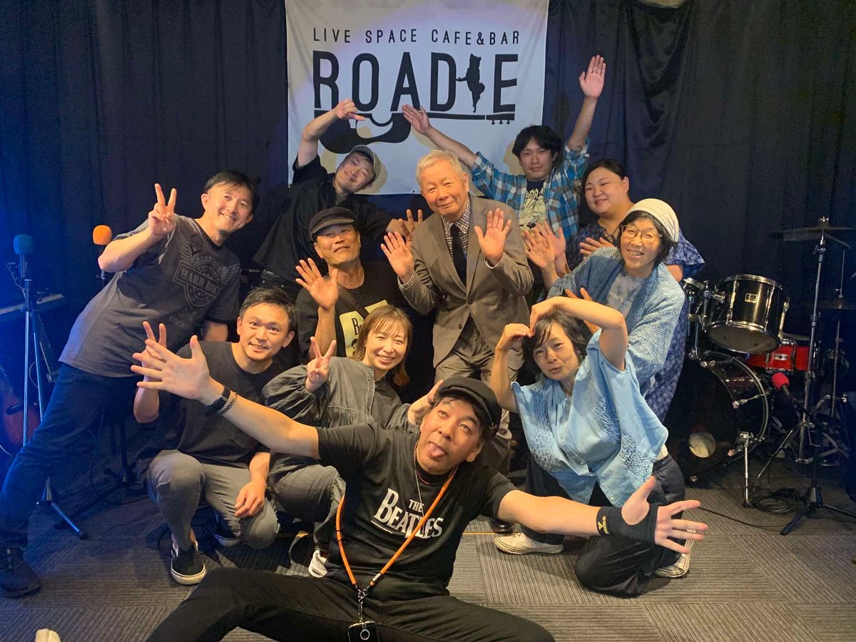 sharknail's tweet photo. 本日、石巻ROADIEさんにて、長年お世話になっている小林さんの復活ライブでインド楽器を演奏しました。
皆様、ありがとうございました。
写真はザ.ロッケロイさんより戴きました。

 #音楽 #ライブ #インド楽器 #石巻 https://t.co/VztTBYM0Ac