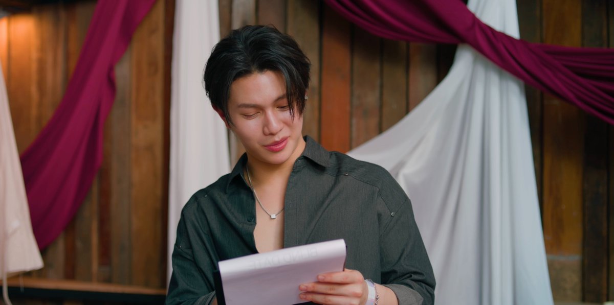 GMMTV's tweet photo. ไม่หงอยนะดีน 🫳🏻 นี่เชื่อว่าจะมีคนนึงที่เลือกดีน คนที่น่ารัก ๆ คนนั้นน่ะ ที่ทำอะไรดีนก็ไม่เคยโกรธลง 🤏���
#YouManiacSeriesEP5
@Williamjkp1 https://t.co/Amv9jizRFx