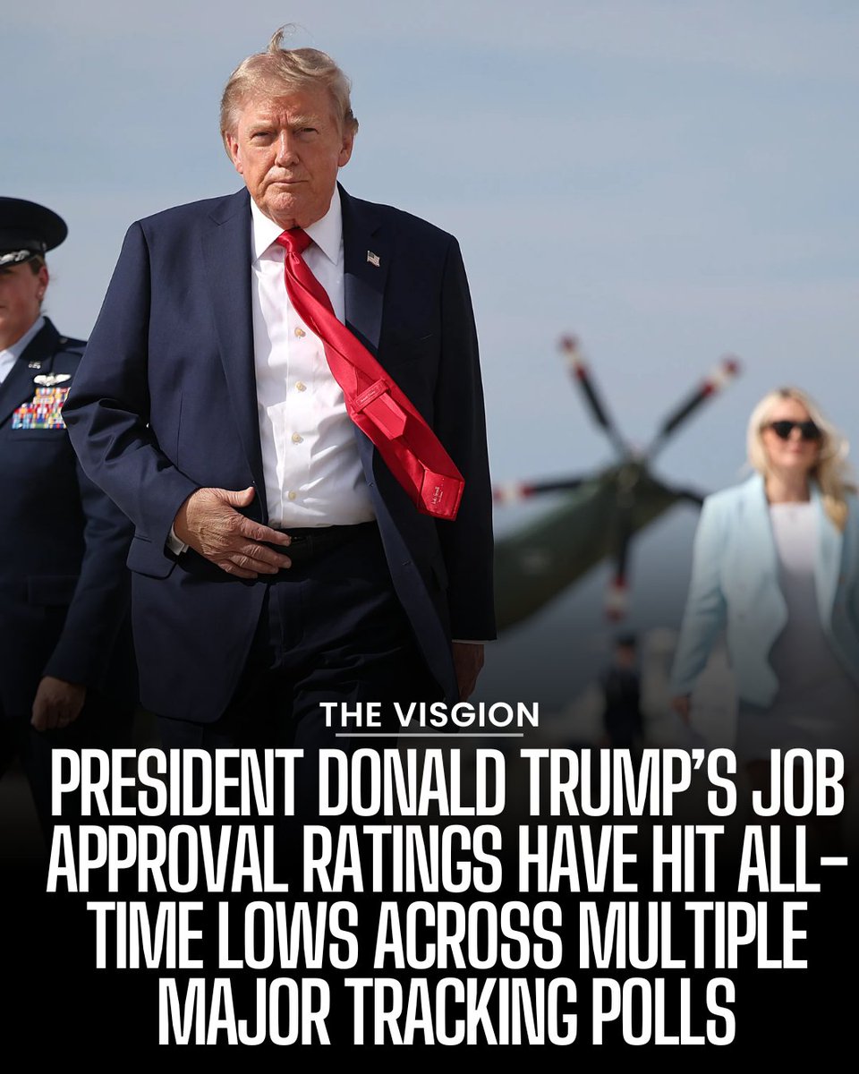 VisgionBreaking's tweet photo. President Donald Trump’s approval ratings are falling to new lows, raising fresh concerns for Republicans ahead of the 2026 midterm elections. 🇺🇸📉

#Trump #DonaldTrump #USPolitics #GOP #Republicans #Midterms #USNews #Politics #BreakingNews https://t.co/vGFqYMcT4g