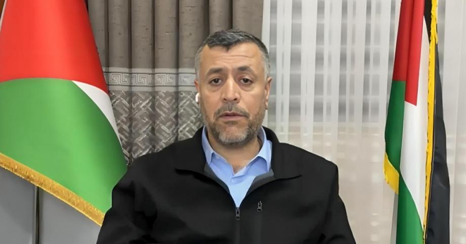 Fimedderneg's tweet photo. #SonDakika 

HAMAS'TAN TÜRKIYE HALKINA VE LİDERİNE DESTEK

📩|| Hamas Hareketi Yetkilisi Mahmud Mardavi:-

☆| Bu tutumlar, Netanyahu hükümetinin Filistin halkına yönelik ağır ihlallerini sürdürdüğü; başta Gazze Şeridi'nin maruz kaldığı katliam, yıkım ve zorunlu göç olmak üzere, Batı Şeria ve Kudüs'teki aralıksız saldırılarını, Filistin halkının haklarının ve kutsallarının ihlal edilmesini devam ettirdiği bir dönemde gelmektedir. Bu durum, uluslararası hukuka ve işgalin sona erdirilmesini ve Filistin halkına adalet sağlanmasını talep eden uluslararası iradeye karşı sürekli bir meydan okuma teşkil etmektedir.

Bu politikalar, hukuka ve uluslararası meşruiyete saygı duymak yerine; güce ve cezasızlığa dayanan bir yaklaşımı açıkça gözler önüne sermiştir.

☆| Bu bağlamda; uluslararası adalet tarafından aranan savaş suçlusu Benjamin Netanyahu'nun Birleşmiş Milletler kürsüsünden sarf ettiği cüretkâr, saygısız ve açık sözlü saldırılar karşısında; kardeş Türkiye Cumhuriyeti ile aziz halkına ve Sayın Cumhurbaşkanı Recep Tayyip Erdoğan liderliğindeki yönetimine olan tam ve gönülce dayanışmamızı ifade ediyoruz.

Bu tür suçluların, gerçek bir caydırıcılık, siyasi ve hukuki bir bedel ödemeksizin kibirlerini ve ihlallerini sürdürmeleri, onların bölgeye, bileşenlerine ve asil simgelerine yönelik saldırganlıklarında daha da ileri gitmelerini tetikleyecektir.

☆| Netanyahu gibilerinin doğal yeri uluslararası platformlar ve kürsüler değil, insanlığa karşı işledikleri suçların bedelini tam olarak ödemeleri için suç kürsüsü ve uluslararası cezaevleridir.

☆| Uluslararası toplumun cezasızlık politikasını durdurmasını talep ediyor; tüm kardeşleri ve dünyanın vicdan sahibi özgür insanlarını, adaleti sağlamak ve bölgemizin halklarını ve kutsallarını bu sistematik işgal ve vahşetten korumak için birlikte ciddi bir şekilde çalışmaya çağırıyoruz.
