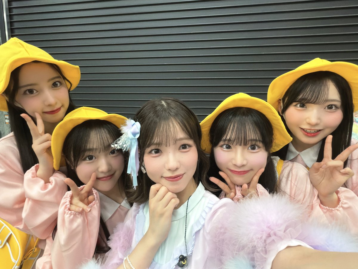 __ayn1230__'s tweet photo. #AKBサンコンコン 1日目💗
お昼は新曲達や王道AKBを一緒に楽しめたのではないでしょうか✨✨

夜の1人ずつセンターの曲は
「少年よ 嘘をつけ！」でした❤️‍🔥
渡り廊下走り隊が大好きだったので嬉しかった〜☺️

達成感と楽しかった気持ちでいっぱいです🫶🏻
ありがとうございました！ https://t.co/AEGQQQds2O