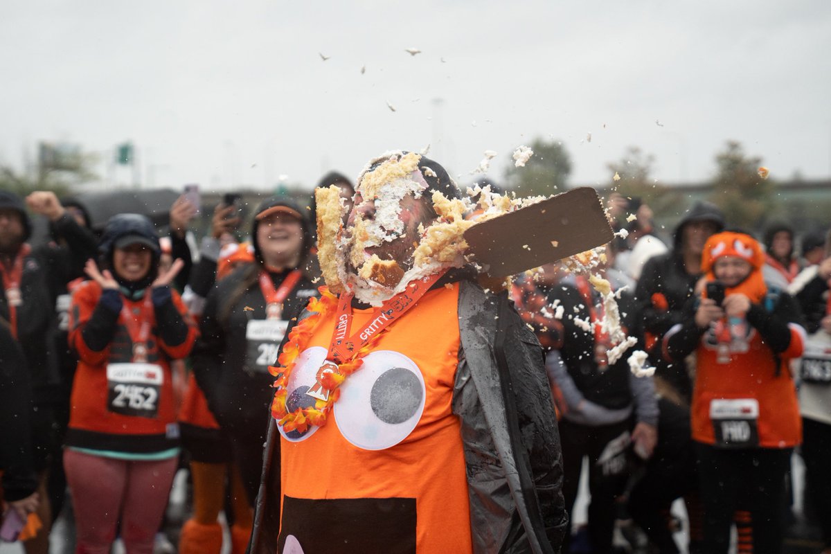 GrittyNHL's tweet photo. i am beauty
i am grace
imma throw this sheet cake
thru your face https://t.co/W52hIyFbke
