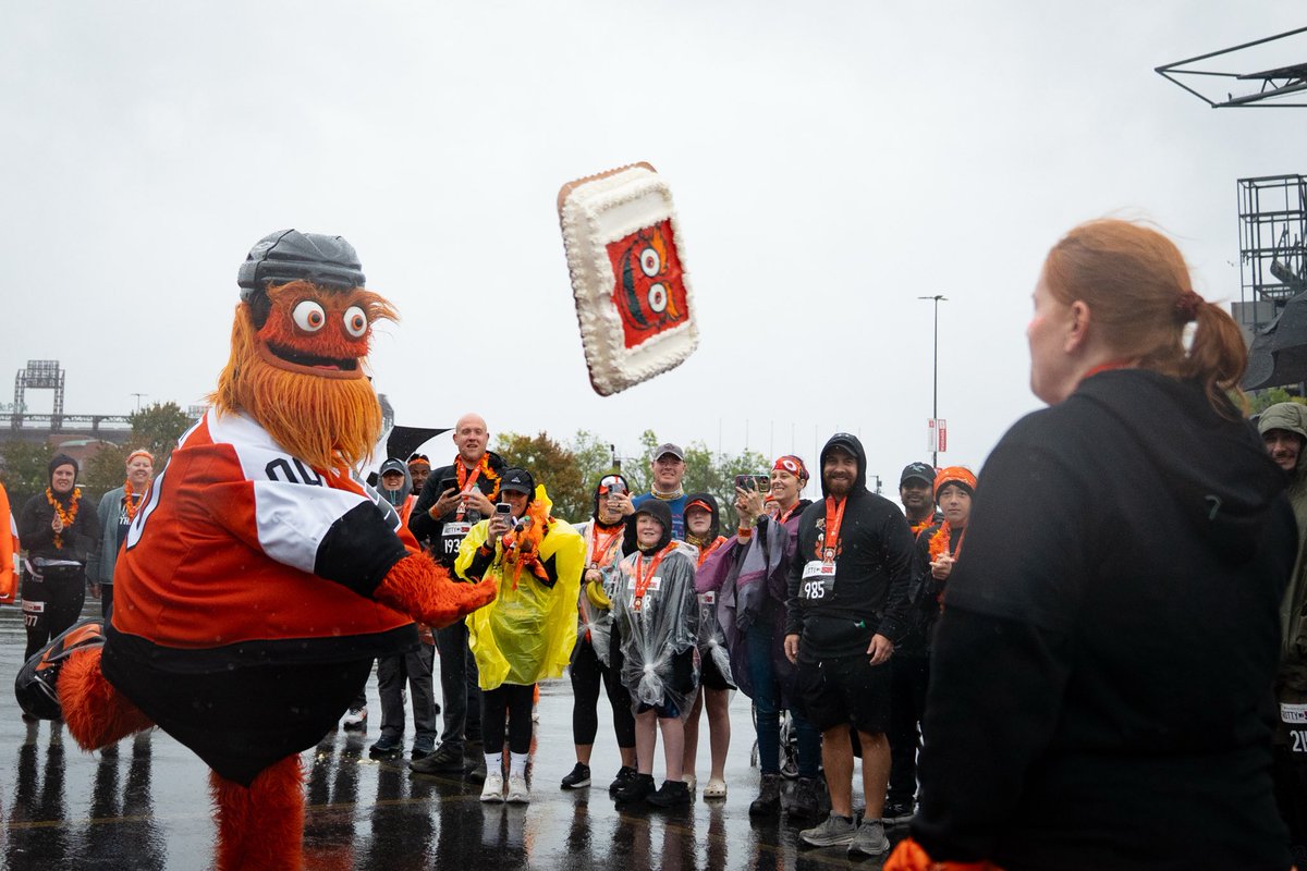 GrittyNHL's tweet photo. i am beauty
i am grace
imma throw this sheet cake
thru your face https://t.co/W52hIyFbke