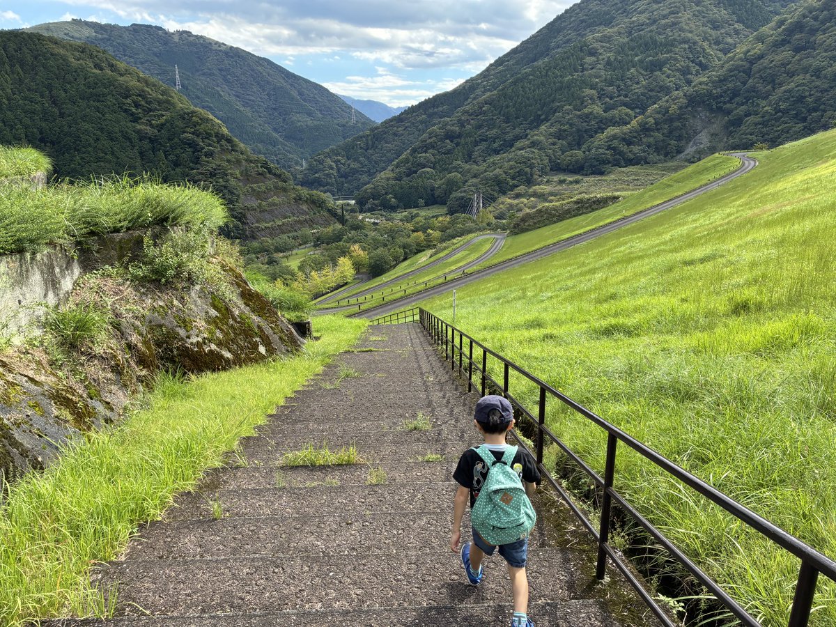 utofService's tweet photo. 1年ぶりに三保ダムにチェックイン
初めて訪問したダムでとても思い入れがあります。そしてダム訪問を初めてから1年が経ちました💡
当時は存在さえ知らなかったダムカードも再訪で入手できました👍 https://t.co/UuIuxeOWZd