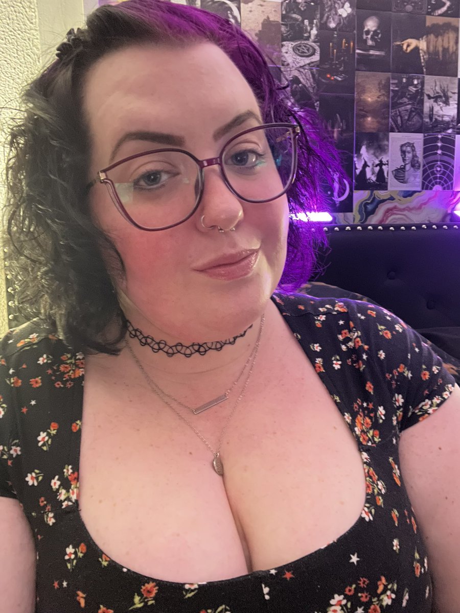 dyingwaffles's tweet photo. Don’t keep me waiting. And don’t speak unless spoken to. 
$dyingwaffles

#piggies #paypig https://t.co/2Xs3Qh90np