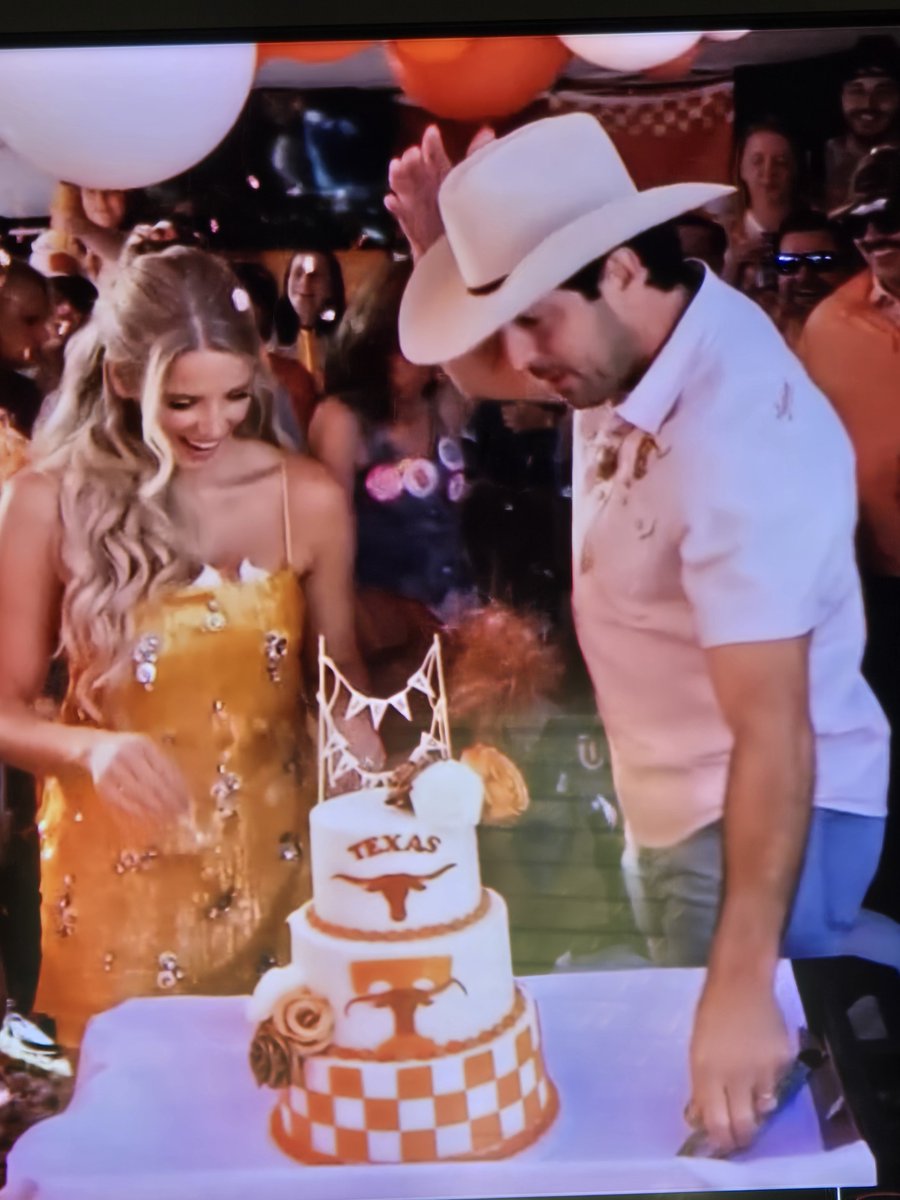 butternuts53's tweet photo. @PatMcAfeeShow dude what the fuck am I watching on ESPN right now. was there a fucking wedding going on. that was the weakest lamest shit I have ever seen I love you dude but you got to tell ESPN to be better! or tell them to be better. I give them one year! https://t.co/WB7qu6RXzn