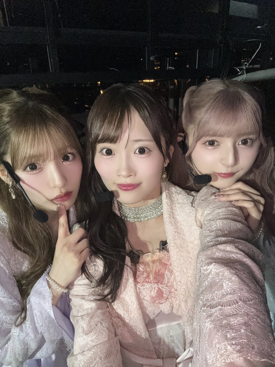 48Suzuha_16LOVE's tweet photo. 「 #AKBサンコンコン 」 
夜公演：全員 " 好きish " コンサート
ありがとうございました 🎤🎀

期別制服に ､ 全員センター45曲ノンストップ !

TikTokで載せ続けていた 「 就寝シリーズ 」
" シャワーの後だから " をセンターでしました 🚿♡

こさきちゃんはKアリーナでお布団敷いて寝てくれたよ 🌙
最後 ､ お布団を自分で持って帰ってえらかったね〜👶🏻💤

" ウッホウッホホ " の葵心ちゃんも素敵やった 🦍♡
AKB48全メンバー49人で
作り上げたステージいかがでしたか〜？🌟