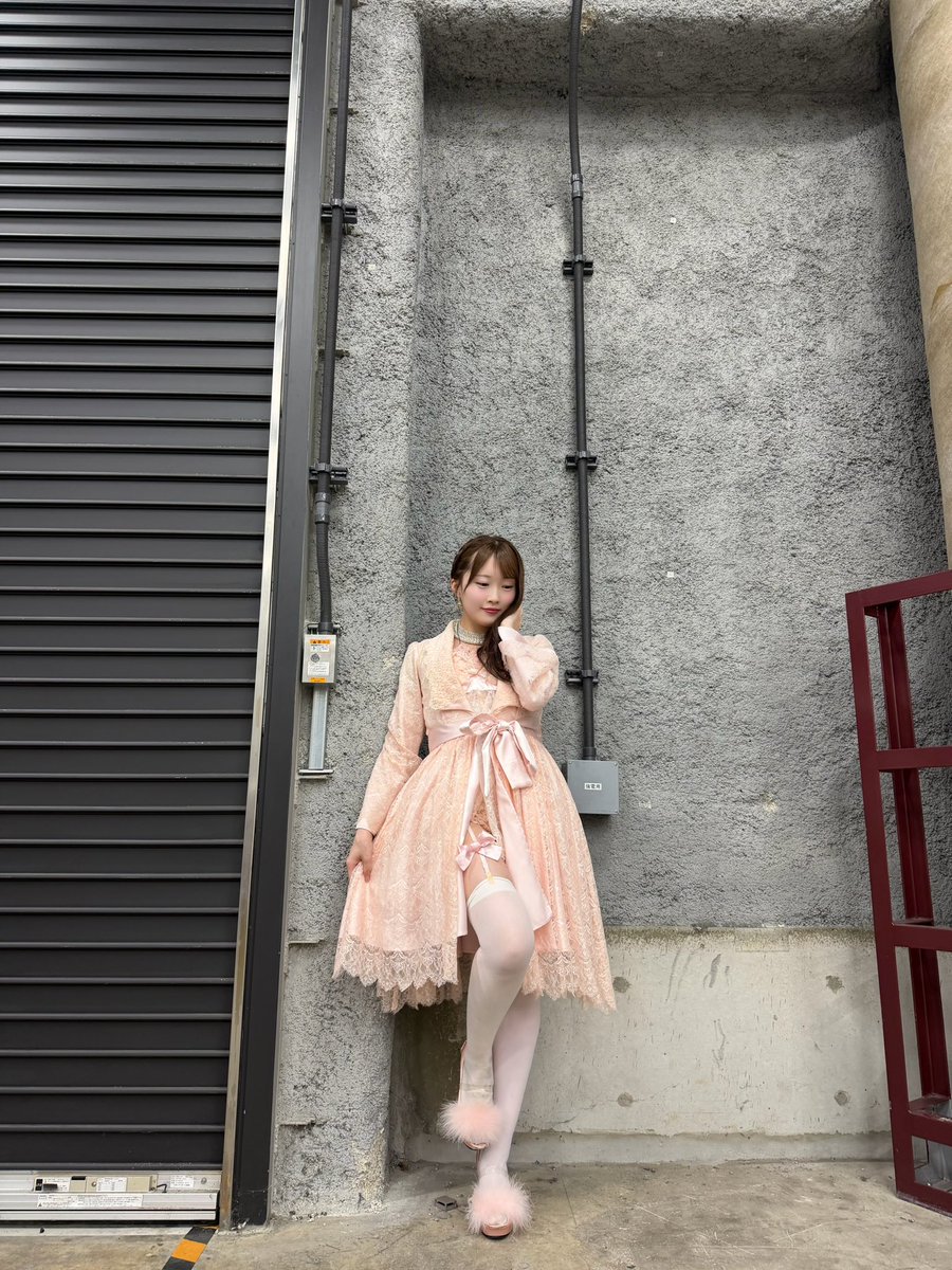 48Suzuha_16LOVE's tweet photo. 「 #AKBサンコンコン 」 
夜公演：全員 " 好きish " コンサート
ありがとうございました 🎤🎀

期別制服に ､ 全員センター45曲ノンストップ !

TikTokで載せ続けていた 「 就寝シリーズ 」
" シャワーの後だから " をセンターでしました 🚿♡

こさきちゃんはKアリーナでお布団敷いて寝てくれたよ 🌙
最後 ､ お布団を自分で持って帰ってえらかったね〜👶🏻💤

" ウッホウッホホ " の葵心ちゃんも素敵やった 🦍♡
AKB48全メンバー49人で
作り上げたステージいかがでしたか〜？🌟