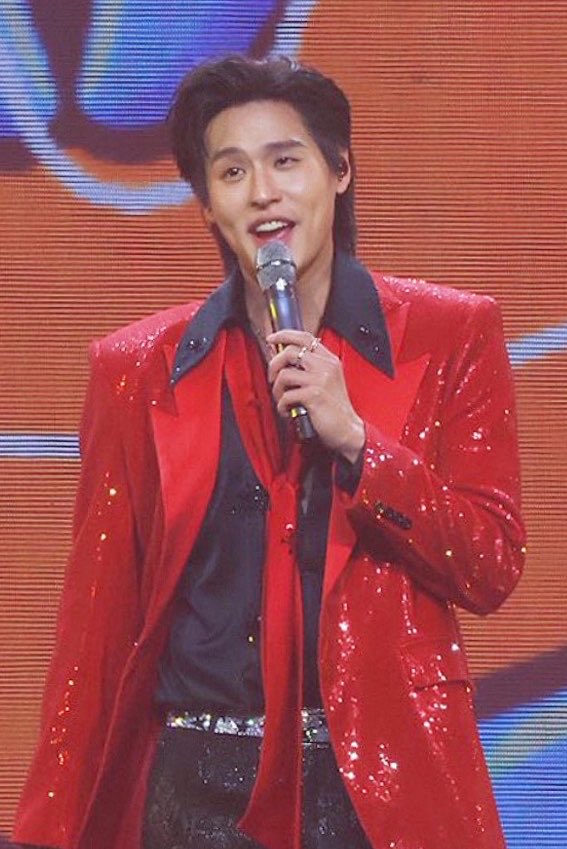 Ikkyupan's tweet photo. ไปมิลานชุดขึงขังหน้ากึง กลับมาขึ้นคอนชุดสดใสลักยิ้มเต็มแก้ม สุดยอดตัวพ่อด้านการคีพคาแรคเตอร์ สมแล้วที่เป็นพระเอกหนัง 2,000 ล้าน และนักแสดงนำของหนังเรื่องใหม่ที่คนทั่วโลกตั้งตารอคอย The Untitled Snooker Project 🎱

BILLKIN ON STAGE DAY 1  
#เบิ้มเบิ้ม #bbillkin https://t.co/tkWc1yv6SW