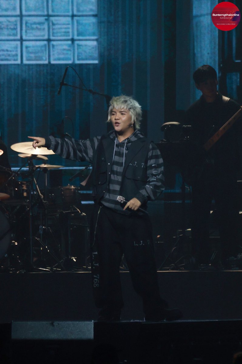Bunterngonline's tweet photo. "โอ๊ค little john" แขกรับเชิญ ในคอนเสิร์ต “เบิ้ม เบิ้ม” Concert ตอน เวรี่ไทย

#เบิ้มเบิ้ม #เวรี่ไทย
#littleJohn 
#OATPRAMOTE #PONGKOOL #HOHEEHO #โฮ่ฮี้โฮ่ https://t.co/3WnSeWv7JY