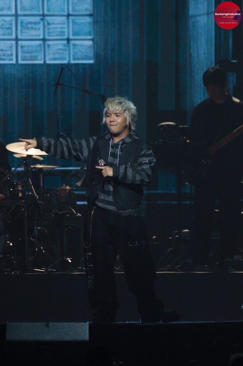 Bunterngonline's tweet photo. "โอ๊ค little john" แขกรับเชิญ ในคอนเสิร์ต “เบิ้ม เบิ้ม” Concert ตอน เวรี่ไทย

#เบิ้มเบิ้ม #เวรี่ไทย
#littleJohn 
#OATPRAMOTE #PONGKOOL #HOHEEHO #โฮ่ฮี้โฮ่ https://t.co/3WnSeWv7JY