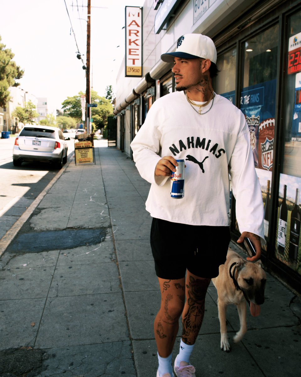 RingsideRomanc3's tweet photo. Out for a little walk with Roscoe! 😌 https://t.co/yQ3WFSojCg