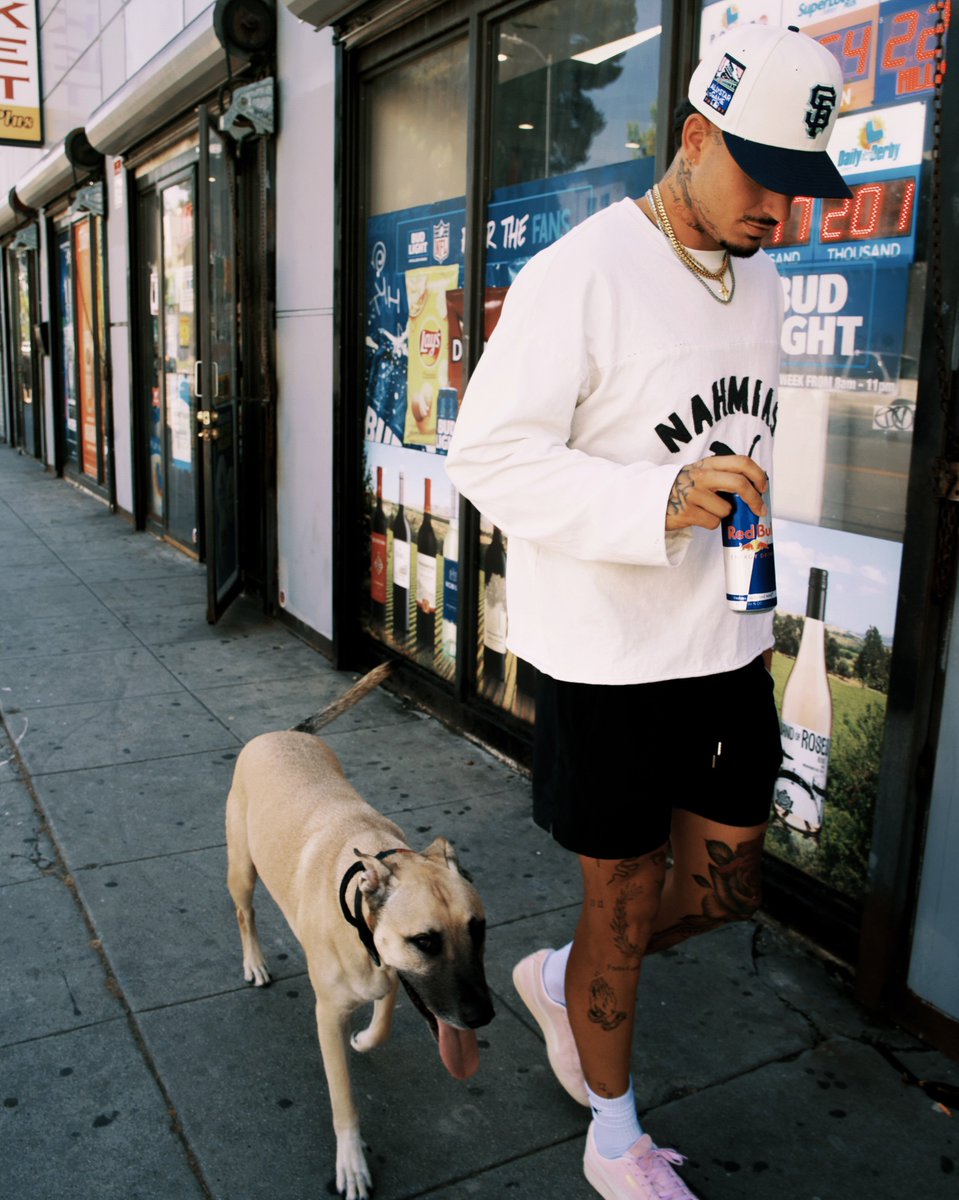 RingsideRomanc3's tweet photo. Out for a little walk with Roscoe! 😌 https://t.co/yQ3WFSojCg