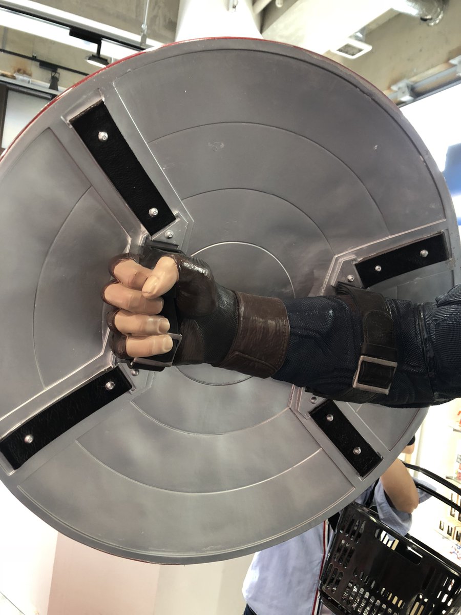 pachi_quest27's tweet photo. アベンジャーズ エンドゲーム、何度観てもやっぱり良い映画だ
鬼籍に入られてる俳優さんや、退場したキャラ、当時と置かれている状況が変わったキャラを見て、7年の月日の重みを改めて感じ胸が熱くなった

追加シーンも今後の展開を期待させる内容で良かった！
写真は7年前の公開当時に撮った写真🤳 https://t.co/Tuf5RIpYaW