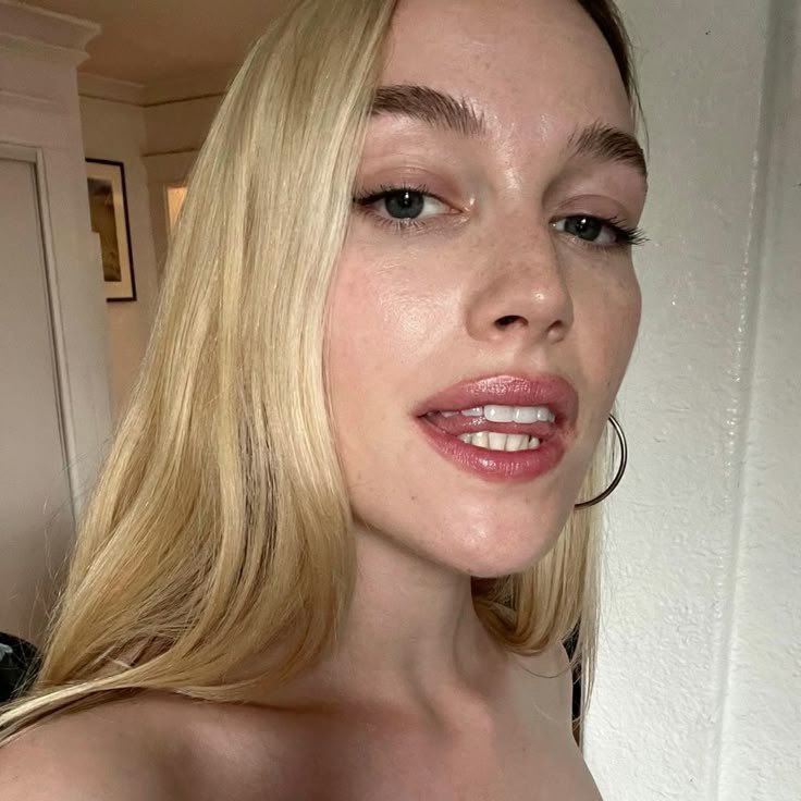 SkyeLaneRP's tweet photo. “Should I open an Only Fans? That’s what most failing actresses do right… 

Happy Saturday, nerds” 🖤 https://t.co/T2u996FbGB