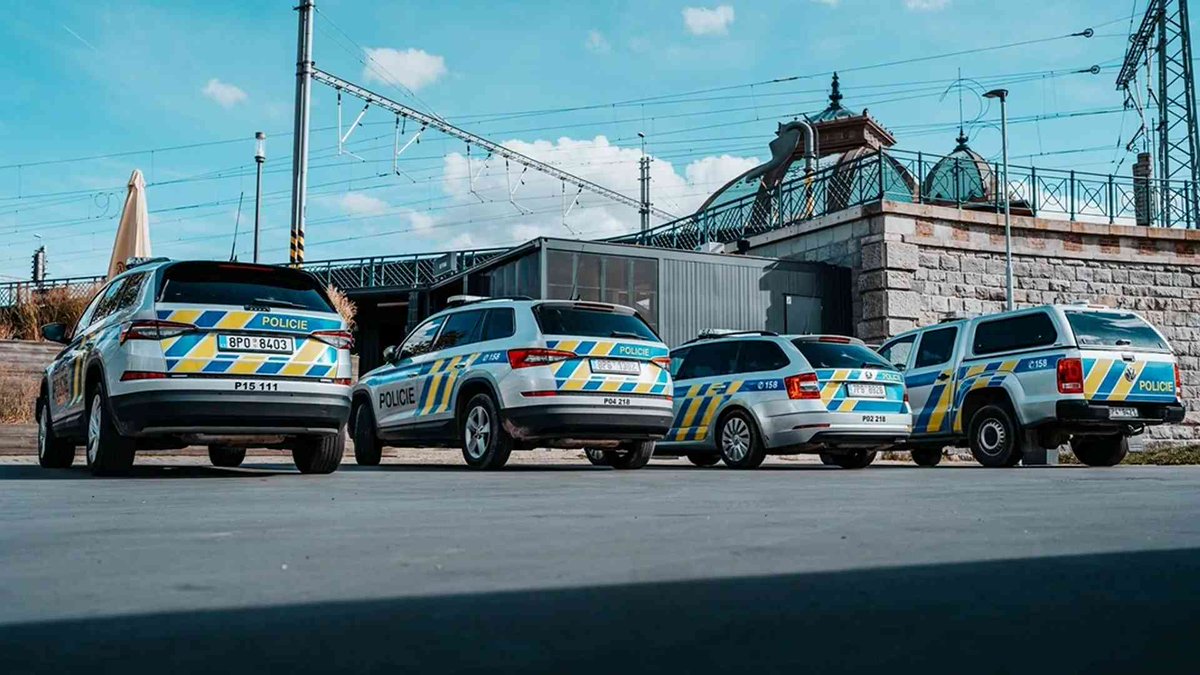 CzHasici's tweet photo. Prahu čeká rušný víkend. Policie upozorňuje na dopravní omezení a posílí dohled https://t.co/FWbsSG1LyP
🏃 Řidiči pozor na nedělní omezení. Tradiční běh ovlivní dopravu až do odpoledne. #Policie #Praha #Doprava #HasiciCZ https://t.co/E2XhmMsRMY
