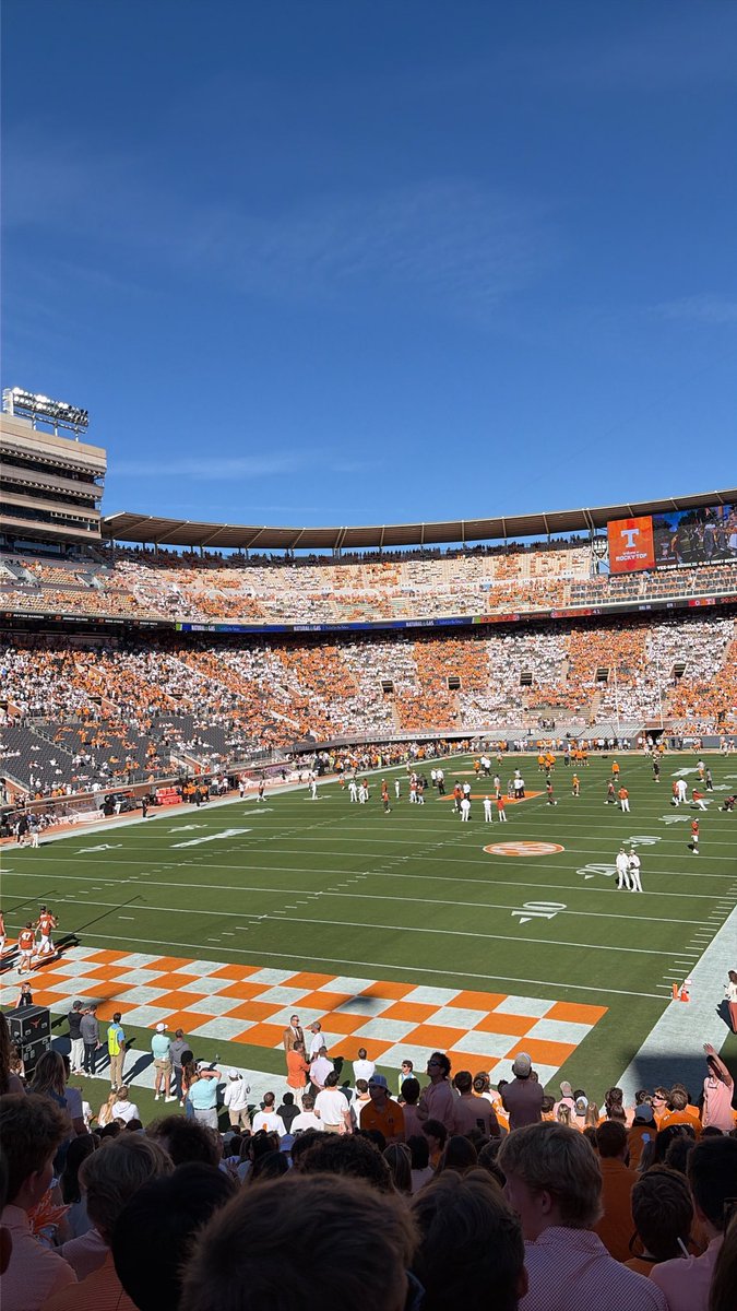 hocoduncan's tweet photo. Neyland I am inside you. When is pat mcafee gonna take his shirt off?🤔🤔 https://t.co/Wi695yLv85
