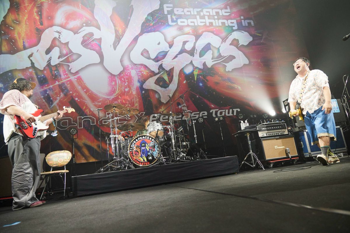 yamaguchi_SBM's tweet photo. Fear, and Loathing in Las Vegas に呼んで頂き京都！ベガスのライブ最高でした！世界はそれを〜のカバーも最高！ゲストの僕らをまるでワンマンライブかってくらいの熱量で迎えてくれたお客さんにも大感謝！こんな夜をまた必ず過ごそう！君を必ずさがしだして、僕らはまた、奇跡の土曜日を過ごすのさ。 https://t.co/wogNMvepH8