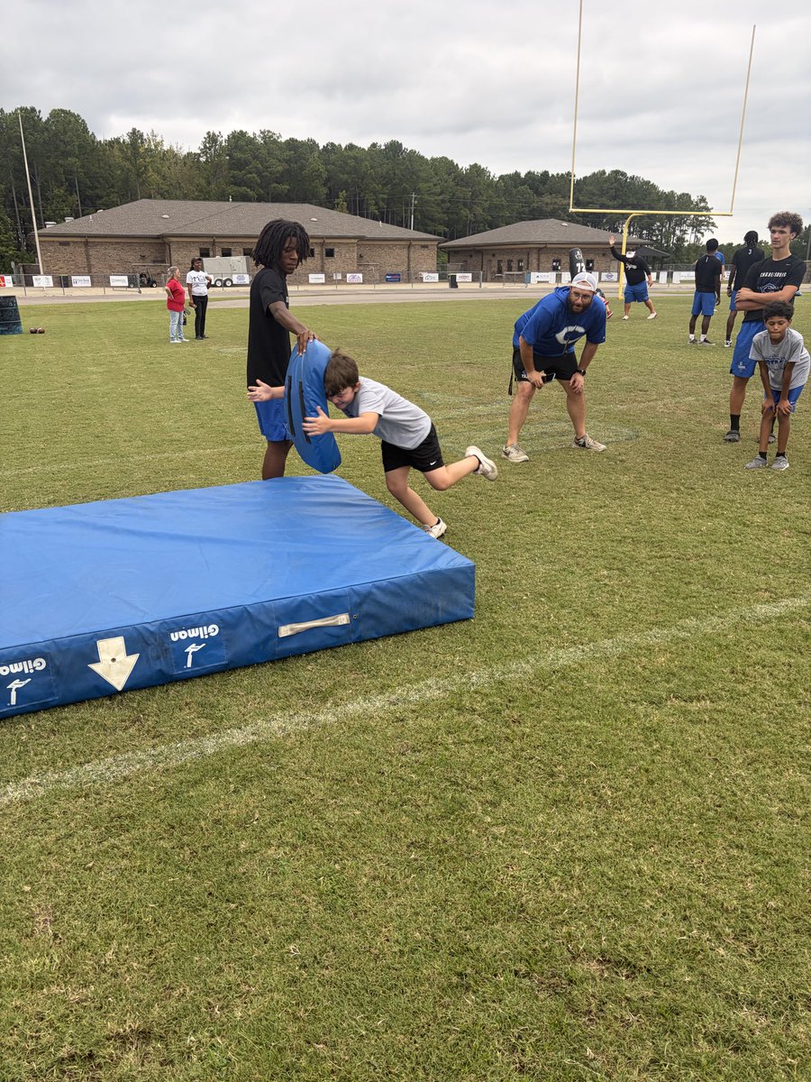 Cburgfootball's tweet photo. Had a great camp this week with our Jr Tiger Football Club!  #TigerStyle https://t.co/4uvNF05pd5