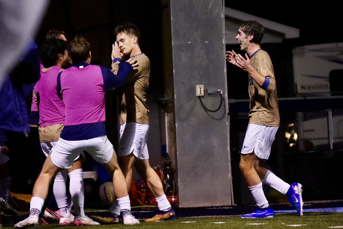 ThielAthletics's tweet photo. FNL: Soccer edition 🔥⚽️📸😺

#TomcatPride | @PAC_Athletics https://t.co/fAjuwq2CWG