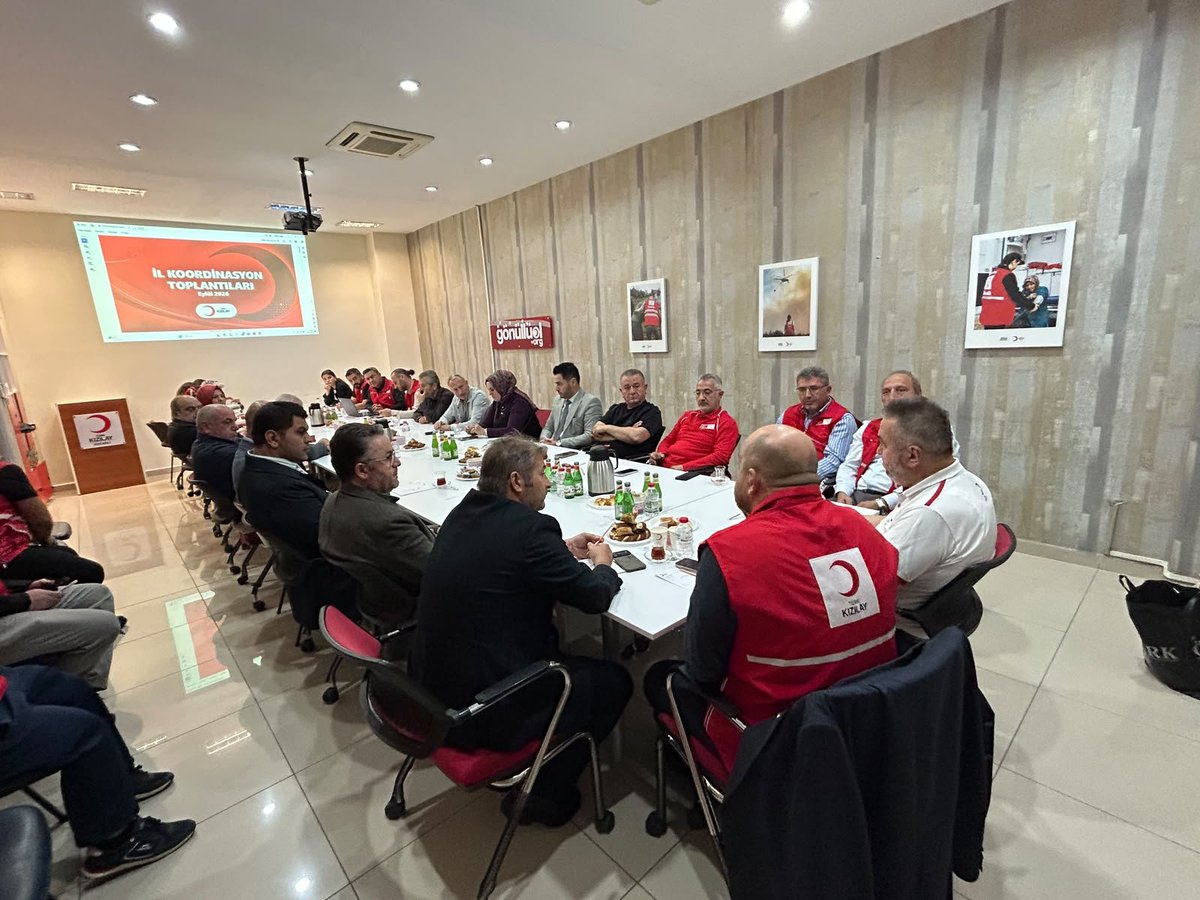 kizilay_bas's tweet photo. İl Koordinasyon Toplantımız Gerçekleştirildi

Türk Kızılay Genel Merkez Denetim Kurulu Başkanımız Prof. Dr. İsmet Durmuş’un katılımıyla, Kocaeli İl Merkezi Kızılay Şubemizde İl Koordinasyon Toplantısı gerçekleştirilmiştir. https://t.co/mw3Xdm9ggL