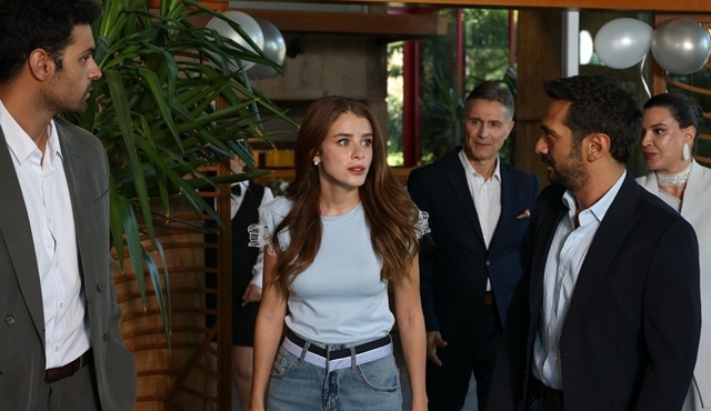 raninitv's tweet photo. BU AKŞAM | Evlilik Güzeldir'de kalpler ve kararlar birbirine karışıyor! https://t.co/Csq0F9LVNy #EvlilikGüzeldir yeni bölümüyle @trt1'de ekrana gelecek! #RaniniTv https://t.co/s1Cv0o60bJ