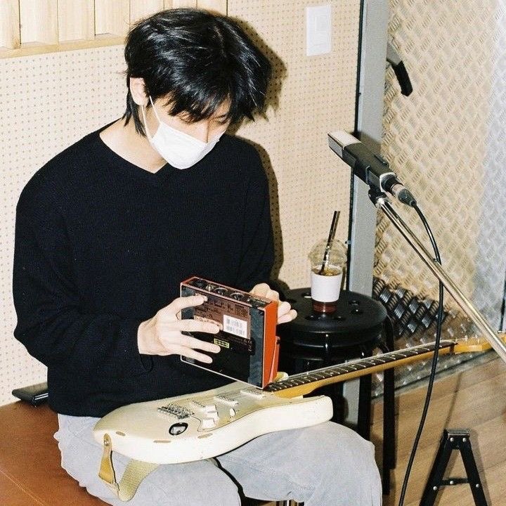 wisgaje's tweet photo. Menurut gue hari ini sangat slow yet fun, all thanks to the Heirs and fellow Entrants as well! Gue gak akan punya keberanian untuk menemukan kunci emas itu tanpa bantuan kalian, tapi kekuatan utama gue tetap berasal dari anak gue Joni dan pacar gue yang imut Asherion Kaede. Terima kasih untuk Tuhan, juga untuk bunda dan ayah gue yang sudah membawa gue ke dunia dan bertemu Asher. Terima kasih untuk orang tua Asher, tante dan om, yang sudah membawa Asher ke dunia dan bertemu gue. Terima kasih untuk semesta, LUC Ampera, dan Vespa vintage yang sudah menjadi saksi pertemuan gue dan Asher. Terima kasih untuk Asher, pacar gue yang imut dan lucu.