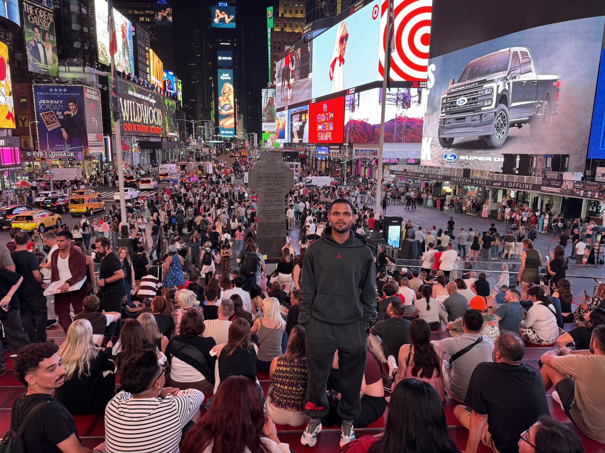 iRahulPhogat's tweet photo. New York Times Square https://t.co/hVcUz5WdUa
