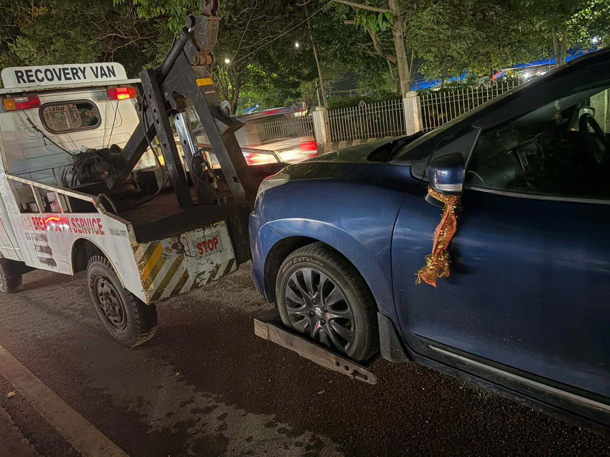 BSCL_BBSR's tweet photo. Parking on footpaths or restricted zones will result in fines and towing of vehicles. Let’s follow the rules and keep our city accessible for all.
 #ResponsibleParking #FollowTrafficRules https://t.co/1kP4cuJ3eQ