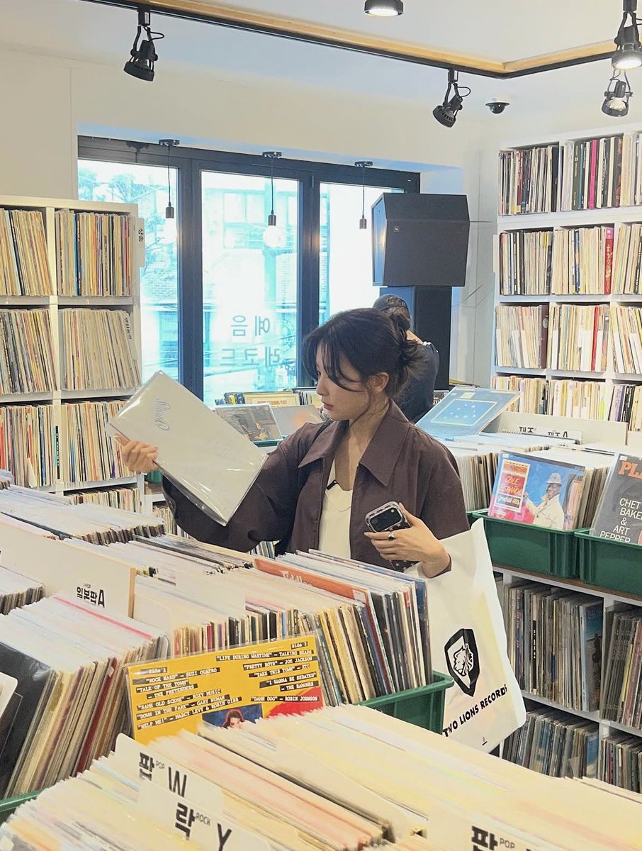 seulreneutt's tweet photo. i really love seulgi’s pinterest aesthetic https://t.co/OtiNTGbLjh
