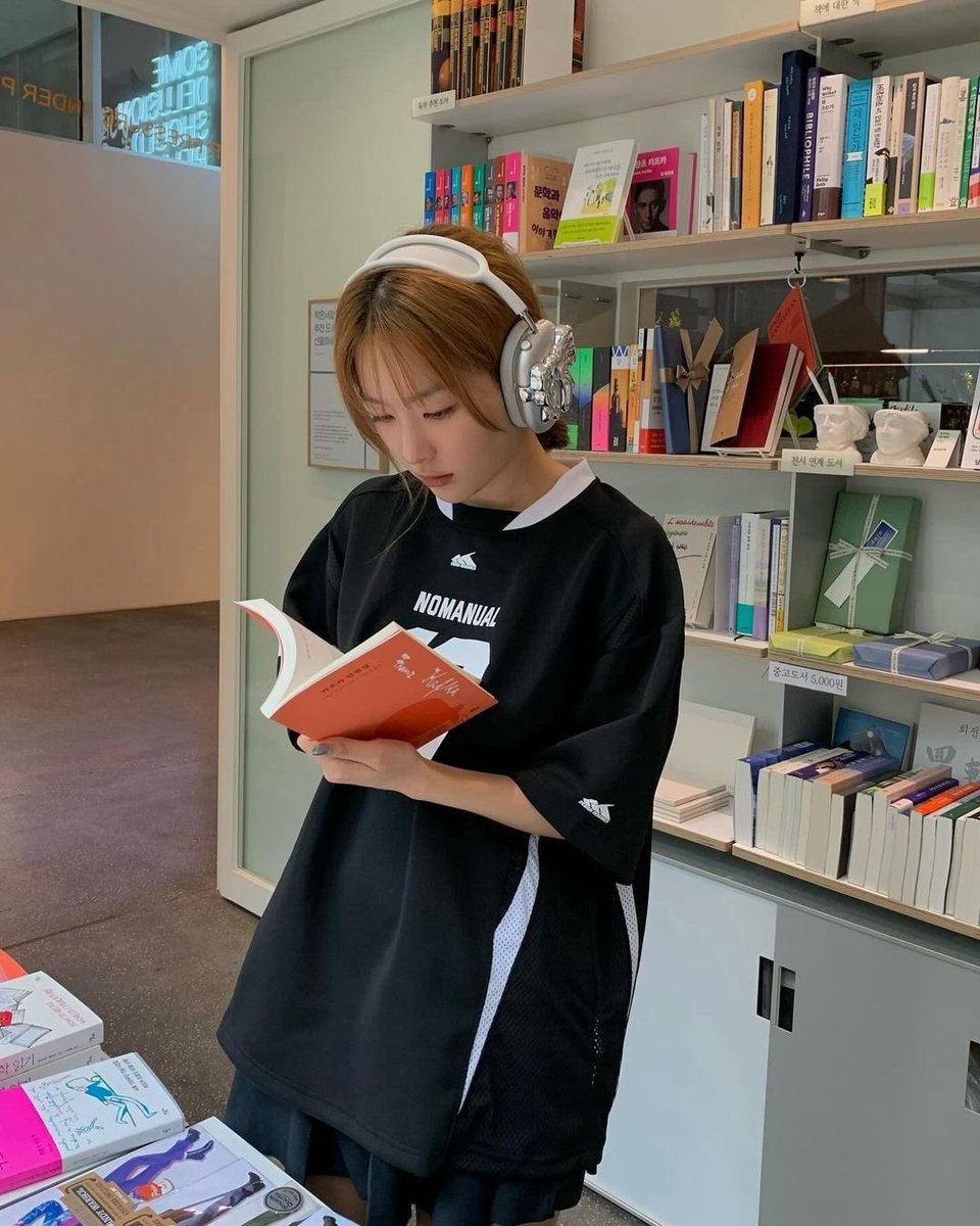 seulreneutt's tweet photo. i really love seulgi’s pinterest aesthetic https://t.co/OtiNTGbLjh