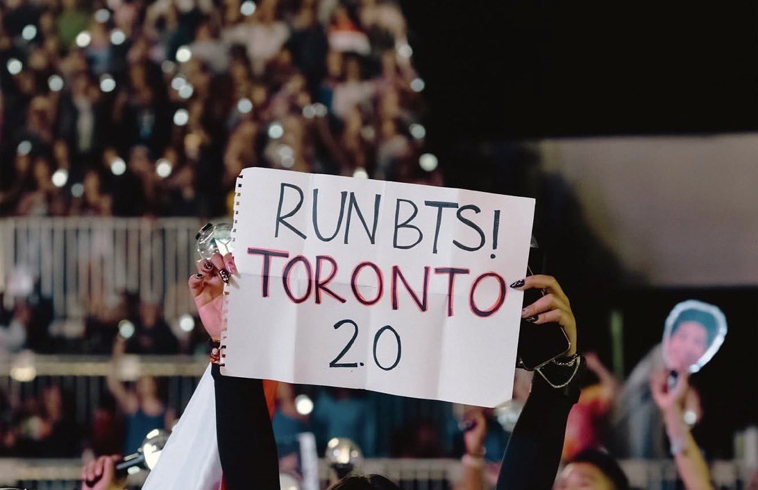seokrirangs's tweet photo. WAIT I THINK ITS FR RUN BTS BC THEY POSTED THE POSTER ON THEIR IG DURING TORONTO DUMP AND THE PICNIC PHOTO IS FROM TORONTO IM LIKE 99% SURE BRO https://t.co/i0mYQwsFgf
