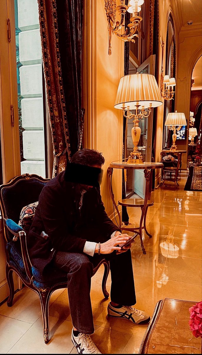 1111111_man's tweet photo. ما بقلبج قصور …نترك كل شي ونسحب اقرب كرسي ونقعد وانرد عليج طال عمرج .. تستاهلين 🖤 https://t.co/IqN6ou5fBy