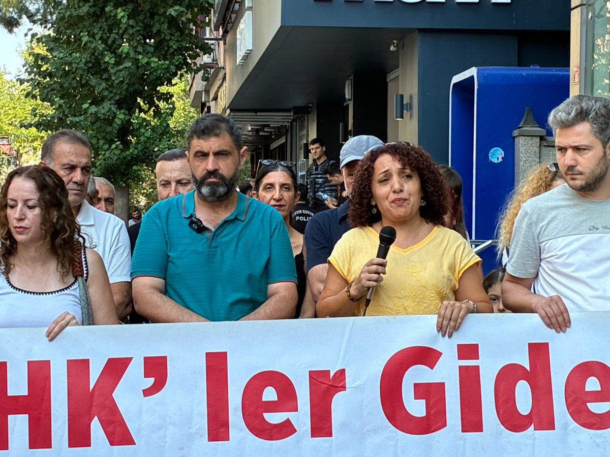 egitimsen21's tweet photo. KHK’ler Gidecek Biz Kalacağız demek için 172. haftada tekrar bir araya geldik. Haksız ve hukuksuz bir şekilde işleri ellerinden alınan arkadaşlarımız tüm haklarıyla beraber görevlerine iade edilene kadar mücadeleye devam edeceğiz https://t.co/ZmRNzseOwk