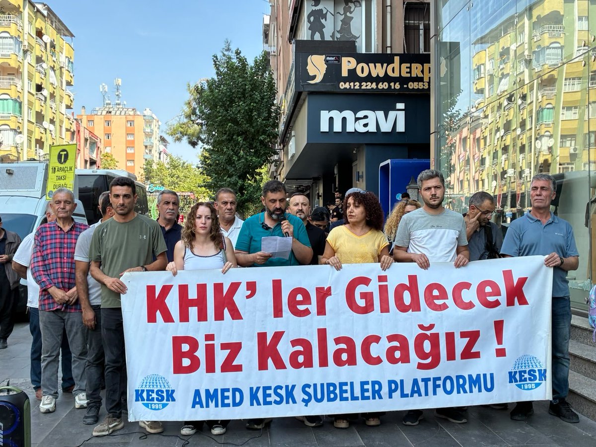 egitimsen21's tweet photo. KHK’ler Gidecek Biz Kalacağız demek için 172. haftada tekrar bir araya geldik. Haksız ve hukuksuz bir şekilde işleri ellerinden alınan arkadaşlarımız tüm haklarıyla beraber görevlerine iade edilene kadar mücadeleye devam edeceğiz https://t.co/ZmRNzseOwk