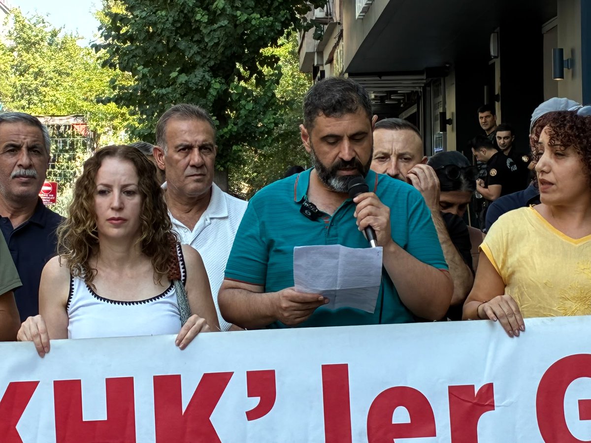 egitimsen21's tweet photo. KHK’ler Gidecek Biz Kalacağız demek için 172. haftada tekrar bir araya geldik. Haksız ve hukuksuz bir şekilde işleri ellerinden alınan arkadaşlarımız tüm haklarıyla beraber görevlerine iade edilene kadar mücadeleye devam edeceğiz https://t.co/ZmRNzseOwk