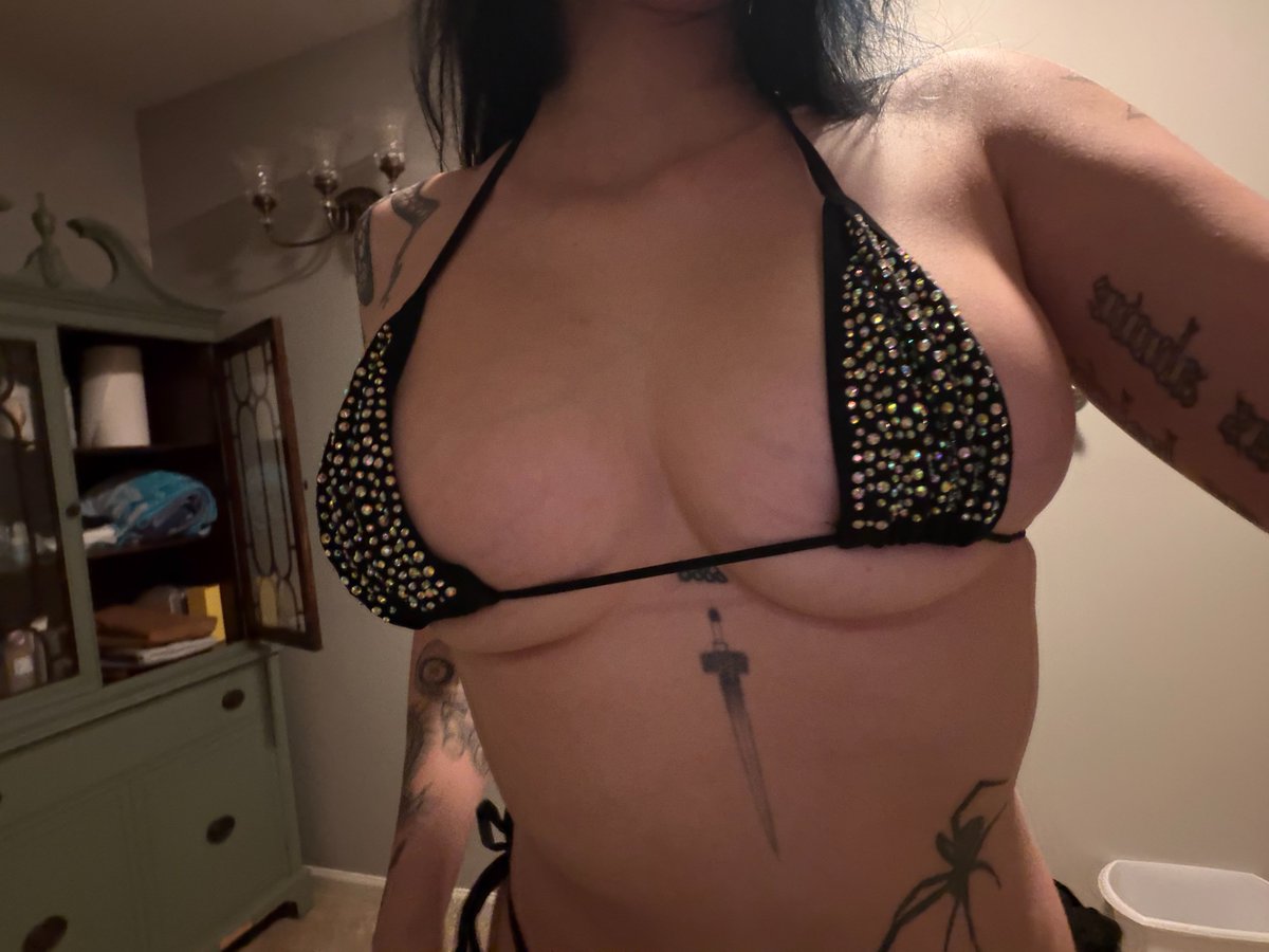joybbyblckcat's tweet photo. i think they got bigger again... https://t.co/Lfkg3xBxmu