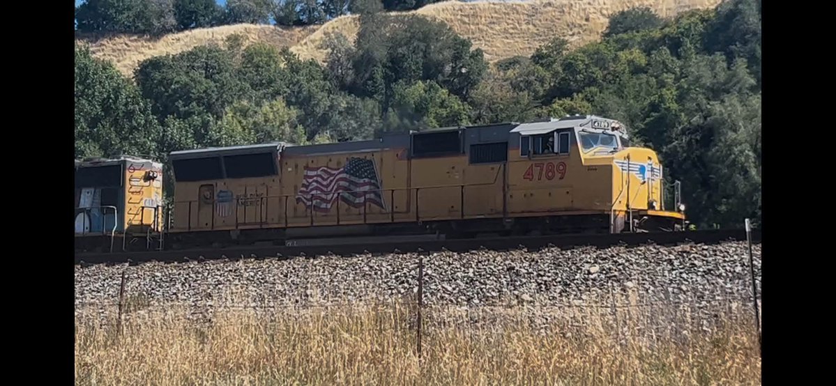 KenKent6yk's tweet photo. UP SD70M’s 4028 4789  4357  4772 https://t.co/vsmOE9zUr0